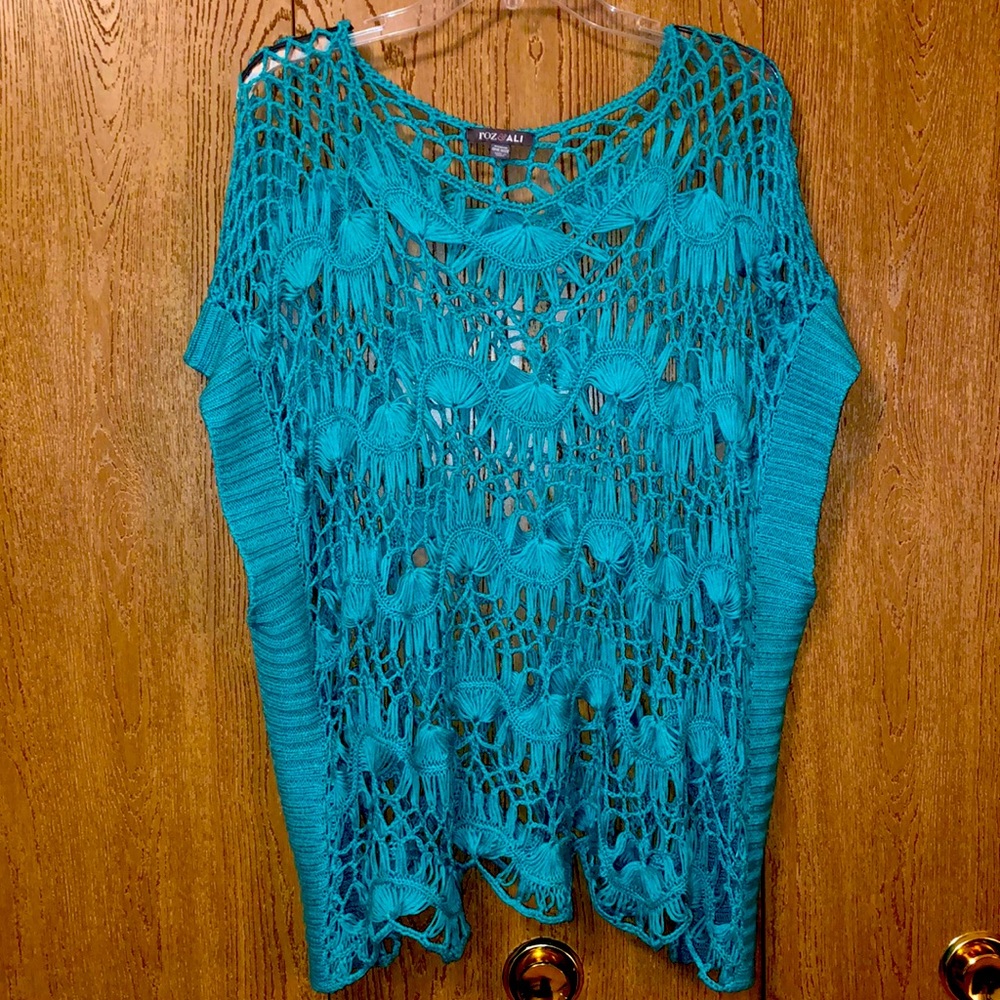 Roz & Ali, Teal kitted overlay top